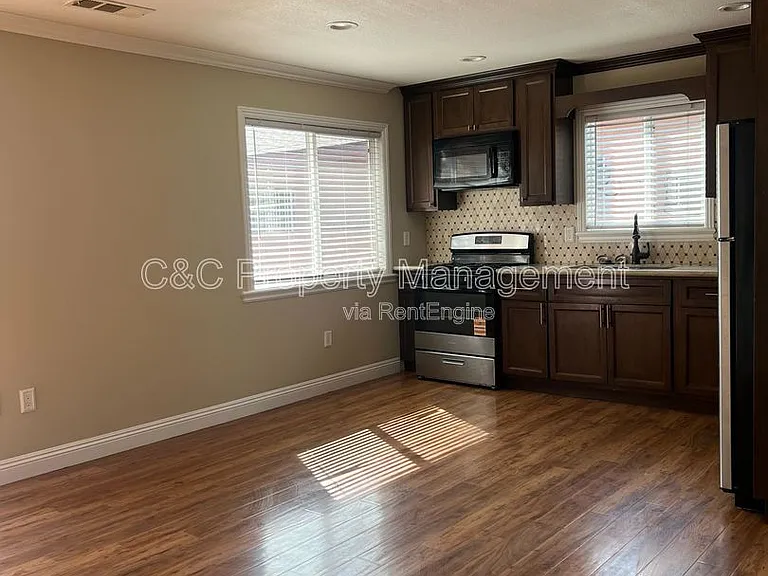 1445 1/2 S Sunol Dr — Photo 3
