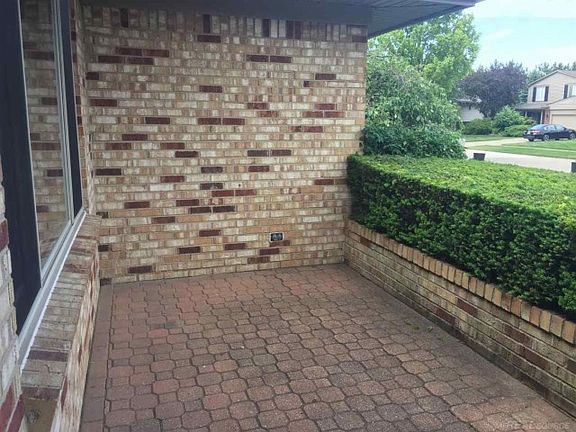 4th image of 43433 Hillcrest Dr