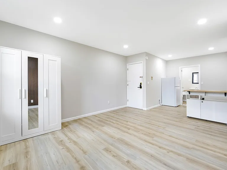 40 Beacon Ave — Photo 21