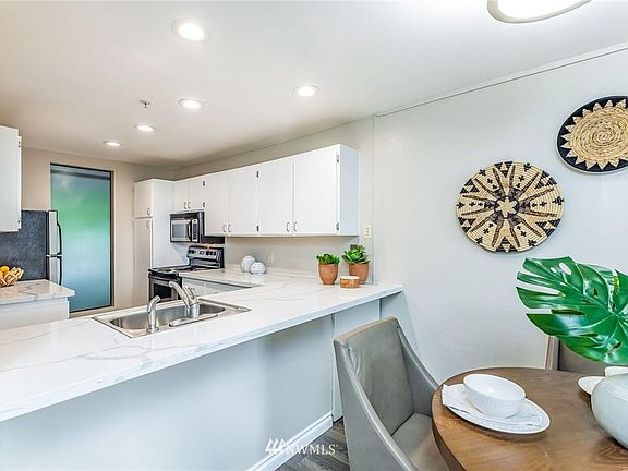 5th image of 6049 139th Ave NE APT 145