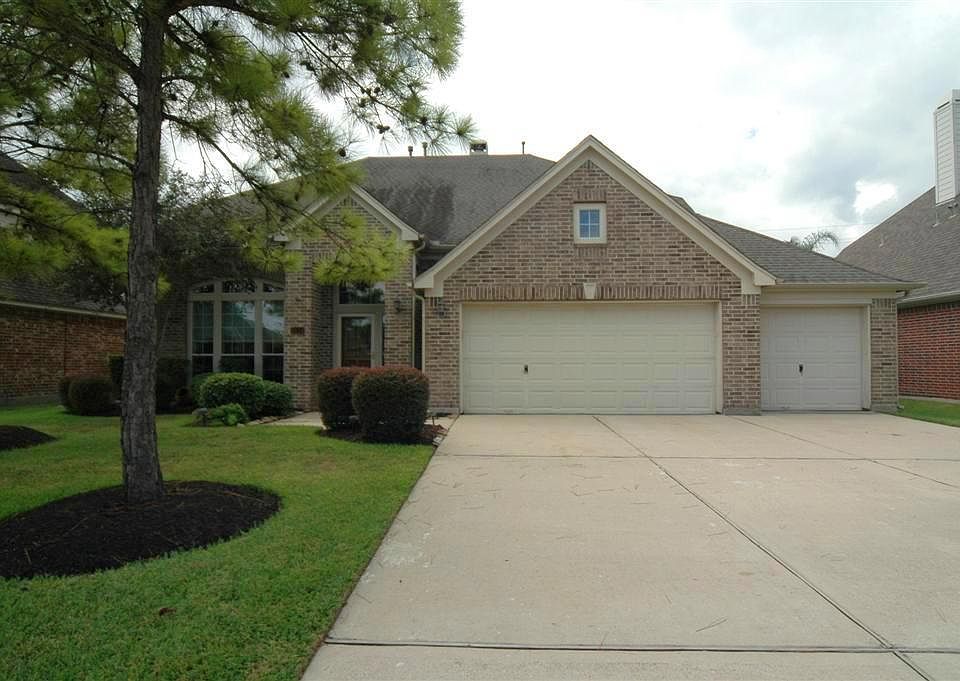 Beautiful Perry Home in this great South Shore Harbour Neighborhood!!