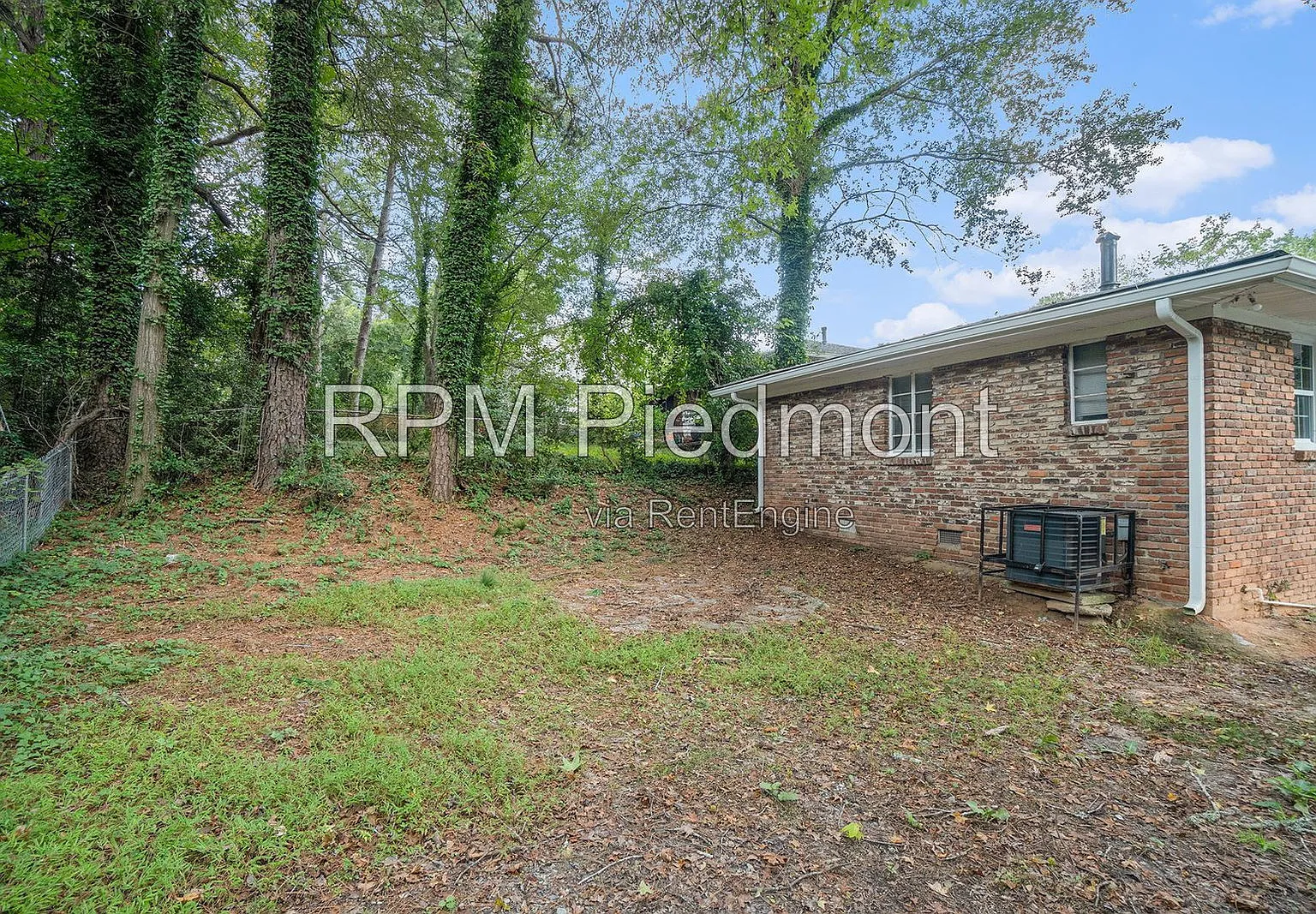 3 bed, 2.0 bath, 1350 sqft, $2,100 — Photo 4
