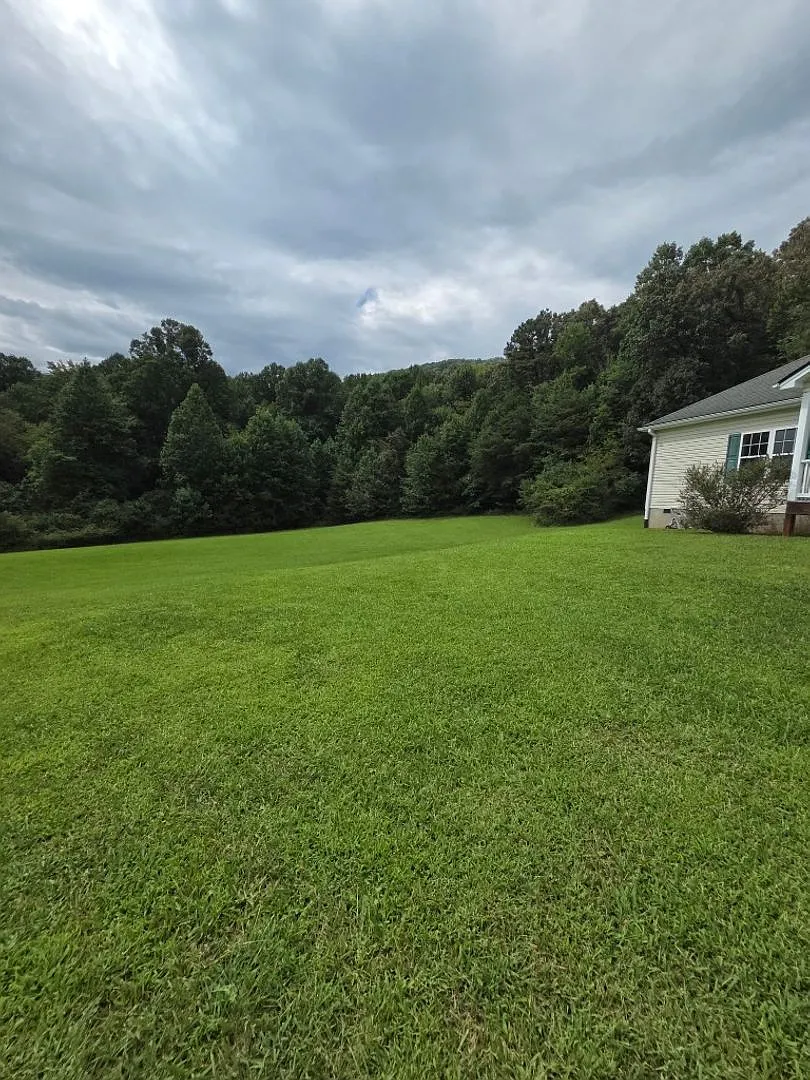 $1,800 - 3 Bed / 2 Bath Unfurnished House in Webster with Huge Garage — Photo 2