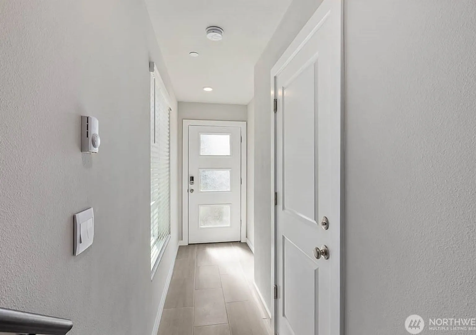 3bd/2.5ba Lynnwood Townhome — Photo 3