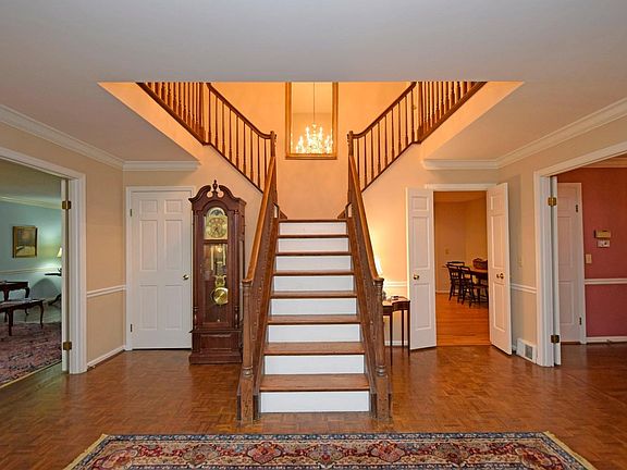 2nd image of 9951 Walnutridge Ct