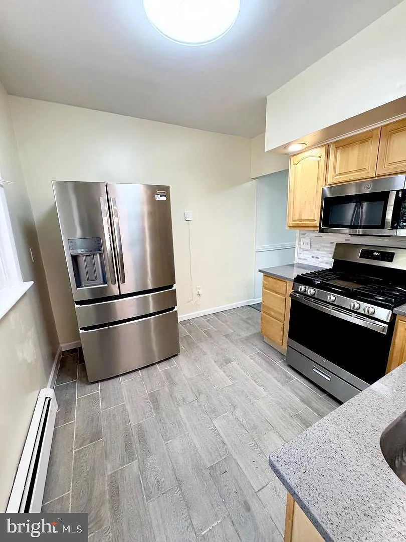 3 bed, 1.5 bath, 1140 sqft, $1,900 — Photo 3