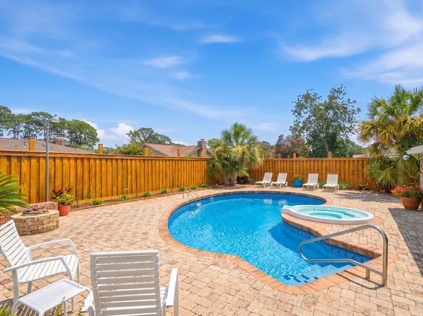 18 Pebble Beach Dr, Shalimar, FL 32579