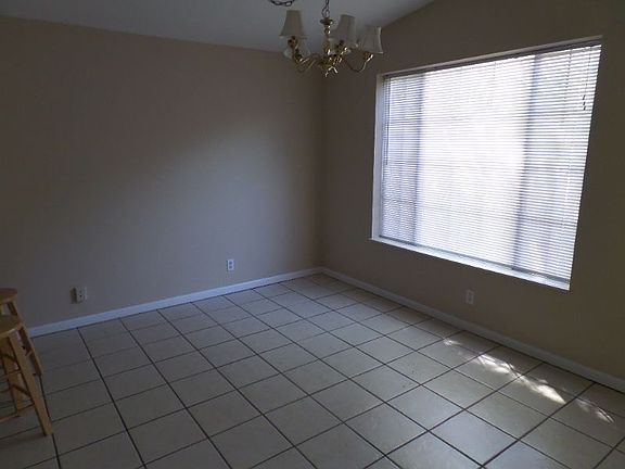 5th image of 2523 Elyria Ave