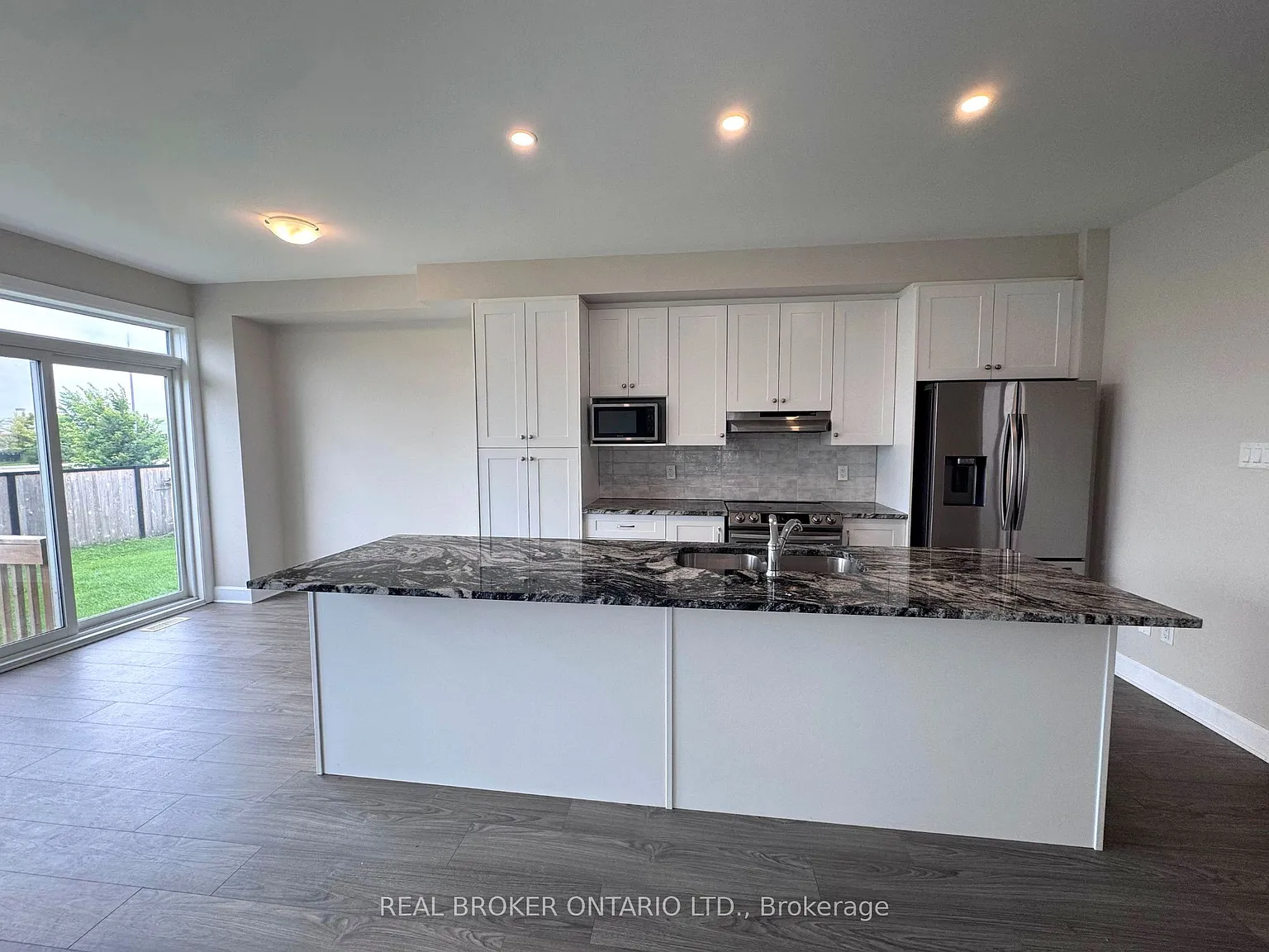 4 bed, $2,900 — Photo 4