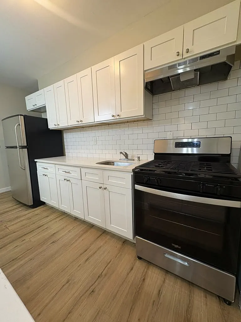 3 bed, $2,100 — Photo 3