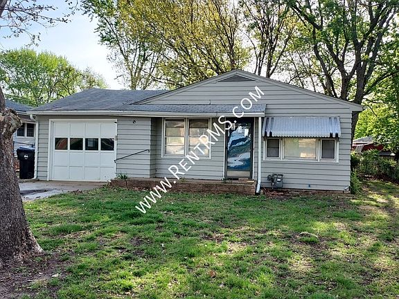 3rd image of 3206 SE Michigan Ave