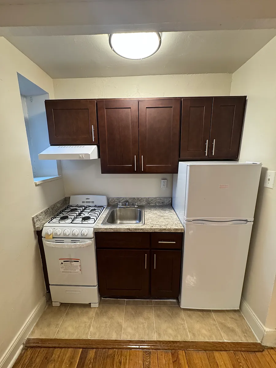 Building Photo - 1535 Shore Pkwy #3D