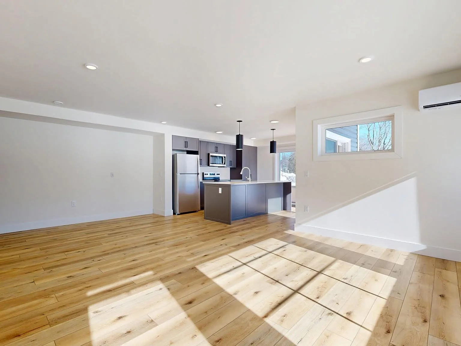 2 bed, 1100 sqft, $2,150 — Photo 3