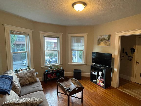 3rd image of 90 Yorktown St