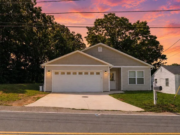 22 Bomar St, Inman, SC 29349