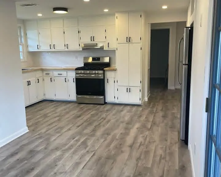 802 Dante St — Photo 2