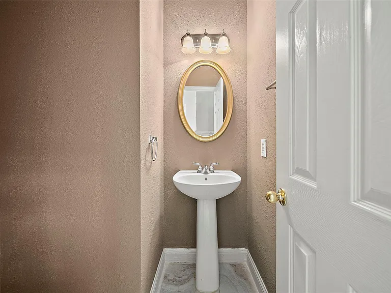 22430 Water Edge Ln — Photo 27