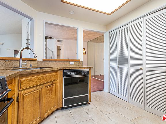 4th image of 6614 Clybourn Ave Unit 2