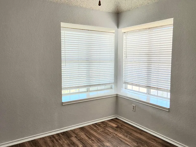 465 El Rio Dr — Photo 15
