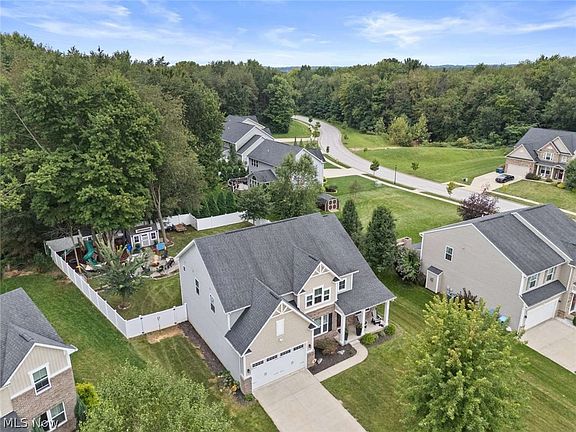 3rd image of 3082 Stonehurst Rd
