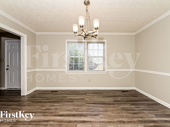 4th image of 215 Brooks Dr