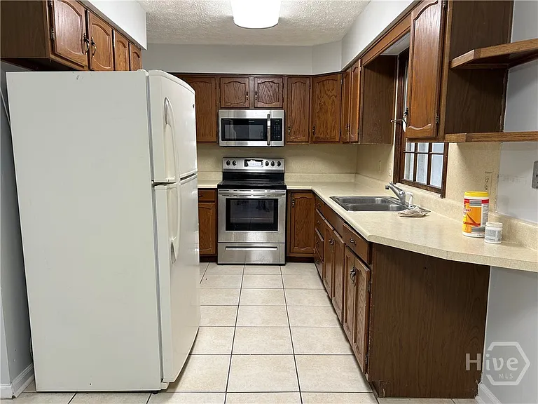 511 Dyches Dr — Photo 5