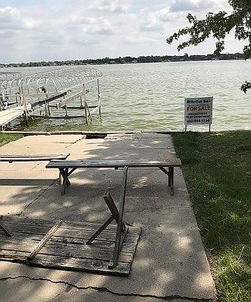 3rd image of 642 W Lakeshore Ct
