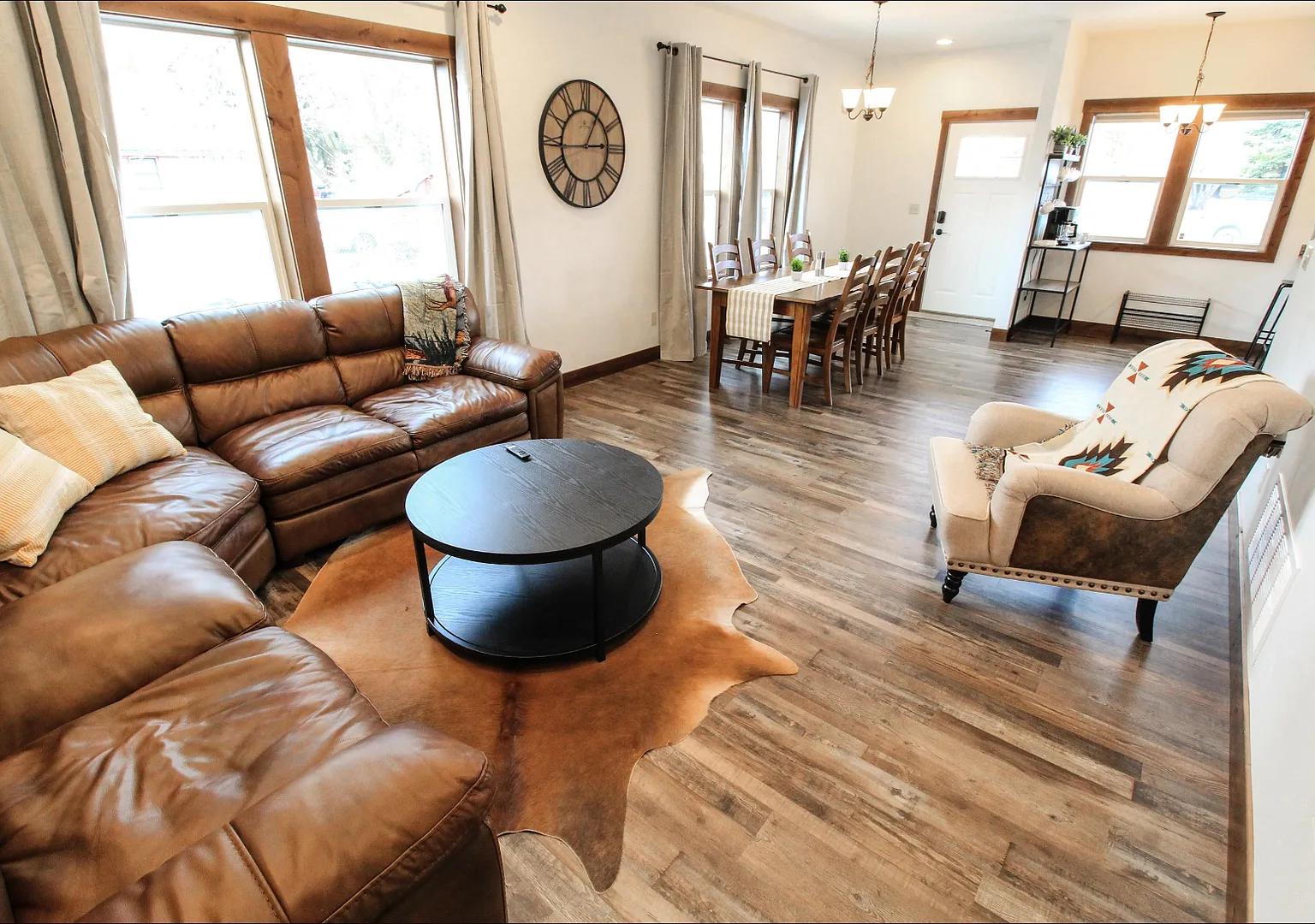 1029 4th Ave W - Fully Furnished Home Available ONLY October 2026 - May 2027 — Photo 1