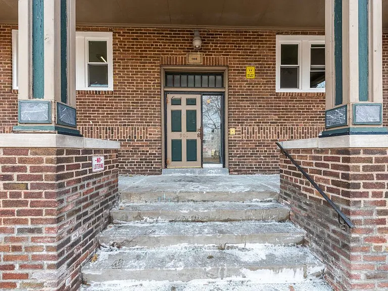 901 E Linwood Blvd — Photo 7