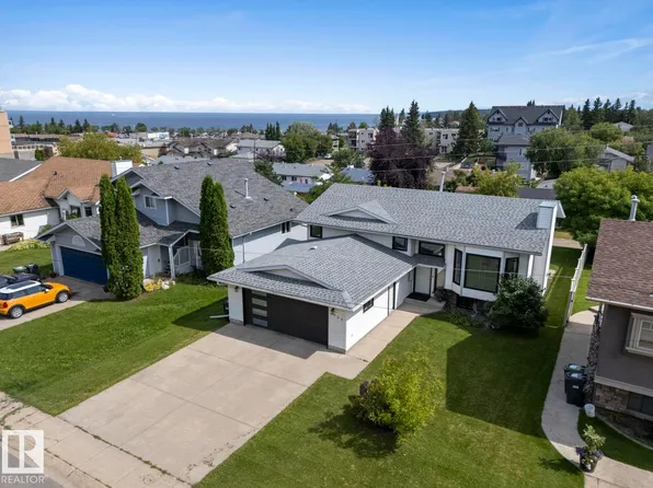 1004 12th St, Cold Lake, AB T9M 1K2