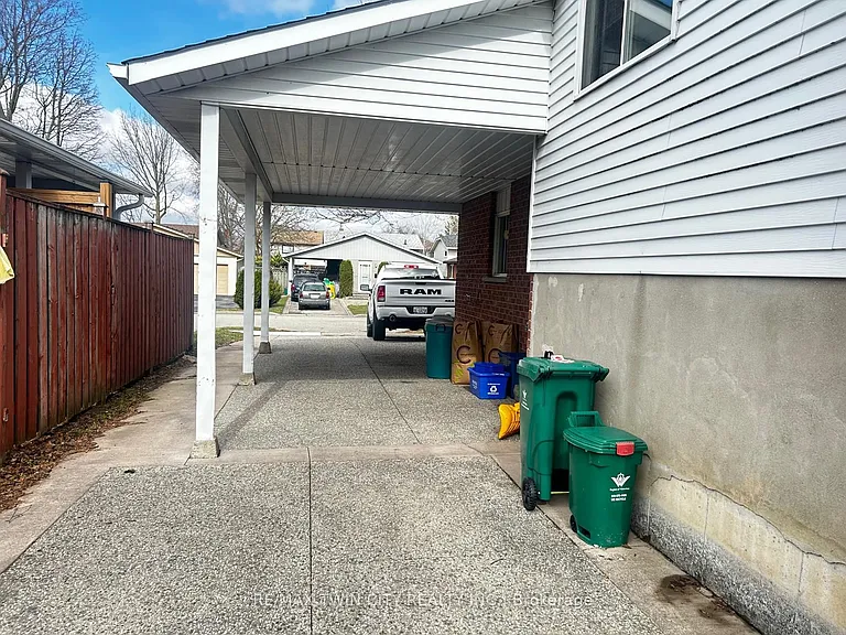254 Camille Cres — Photo 39