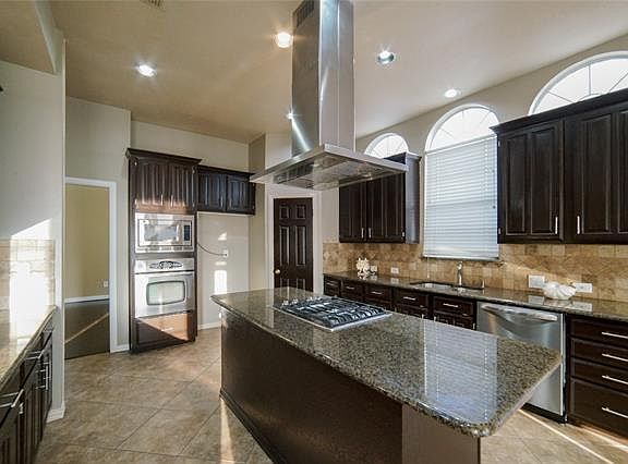 3rd image of 113 Branchwood Trl