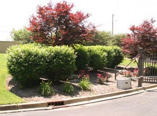 225 E Mueller Ct, Decatur, IL 62521