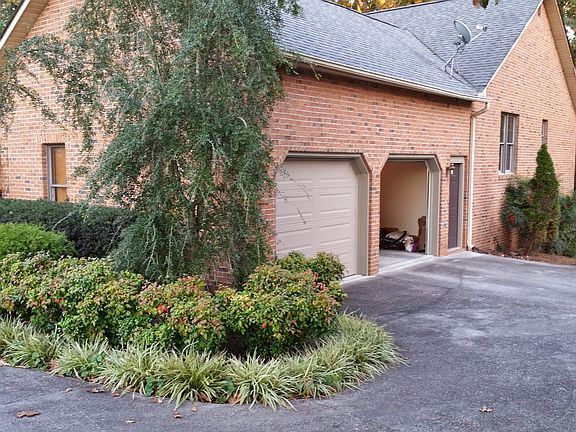 2car grge w/ pedestrian door