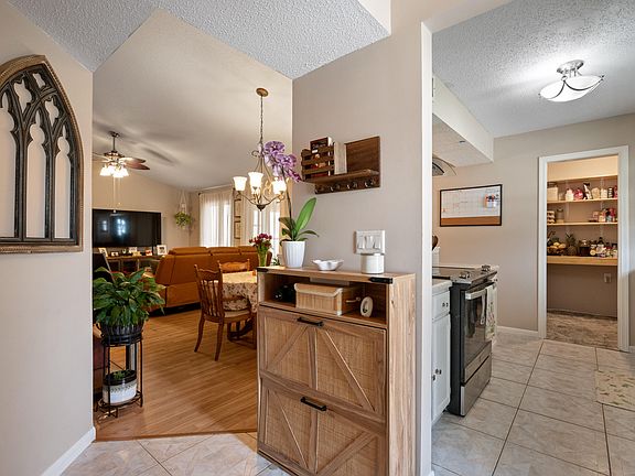 2nd image of 210 Cottonwood Ct