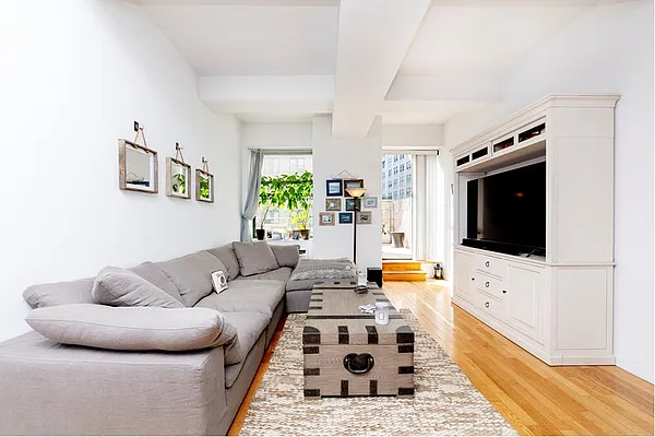 Rented by SERHANT. | media 2