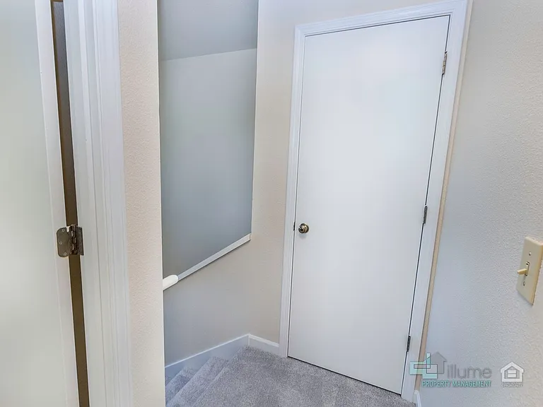 3489-3493 Hawthorne Ave NE — Photo 22