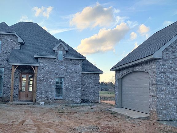 3rd image of 11 Joan Dr