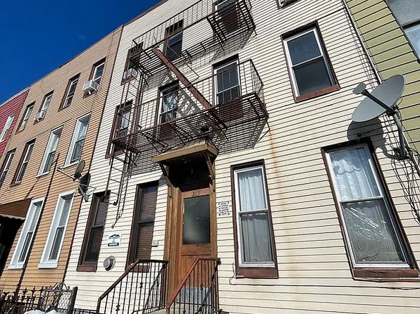 215 India St #6, Brooklyn, NY 11222