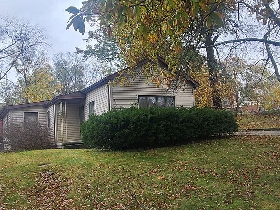 3rd image of 703 B Ave E