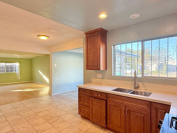5th image of 5121 Barstow St