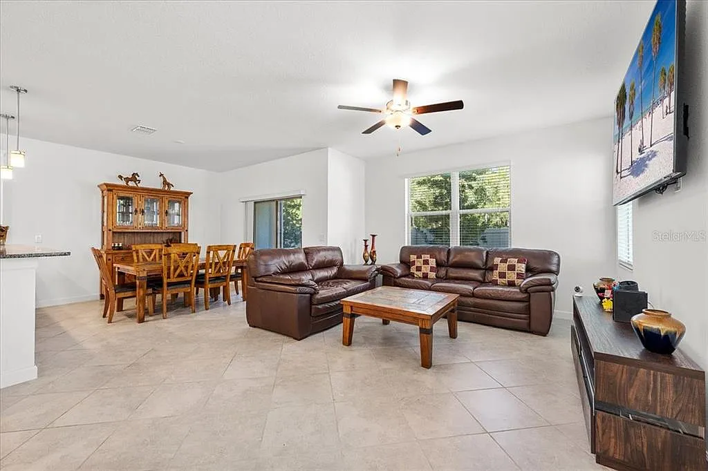 3 bed, 2.5 bath, 1801 sqft, $2,500 — Photo 4