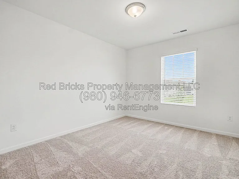 826 Earhart St NW — Photo 23