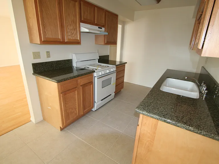 Morroco Apartments — Photo 11