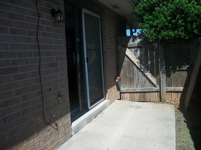9029 N Rockwell Dr — Photo 7