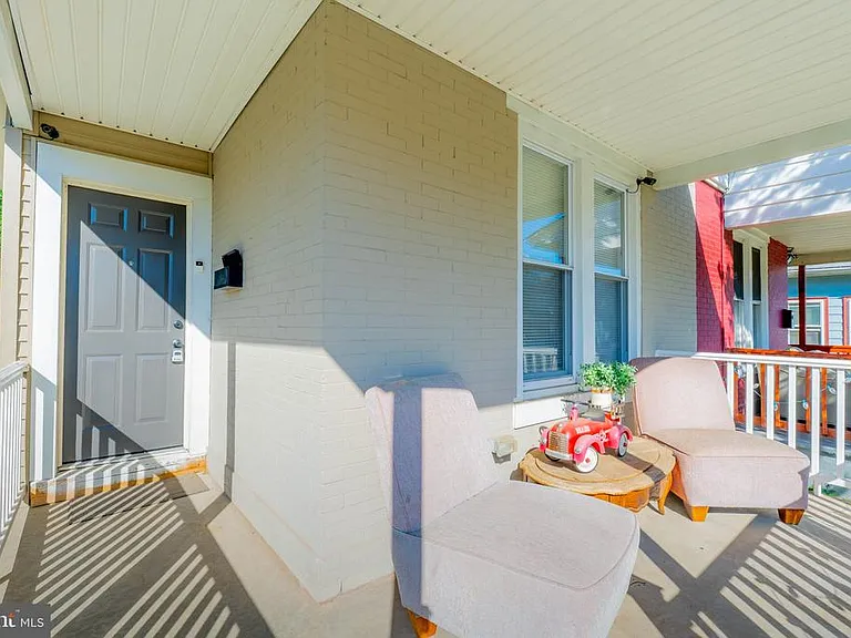 233 Park Ln — Photo 3