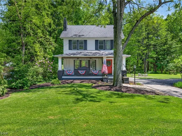 8465 Usher Rd, Olmsted Falls, OH 44138