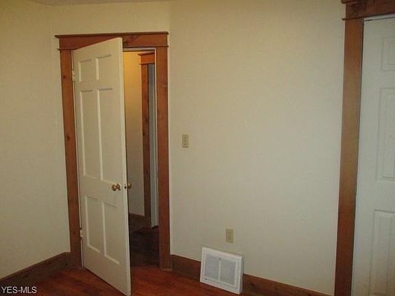 5th image of 448 Hiwood Ave