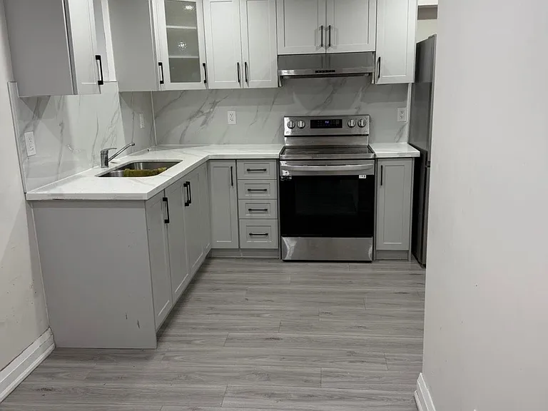 806 Envoy Dr — Photo 1