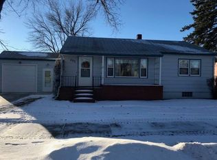 207 Central Ave, New Rockford, ND 58356